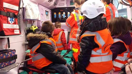 Bambini a bordo dell'ambulanza